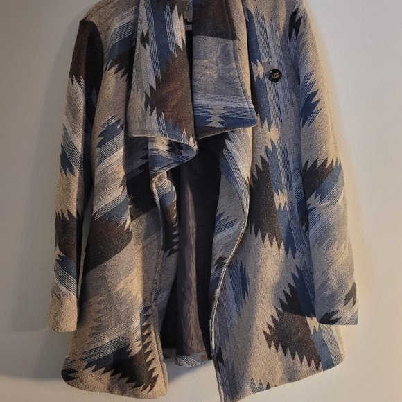 Multi Colored Light Winter Jacket, size medium, comfortable, warm - Picture 5 of 6